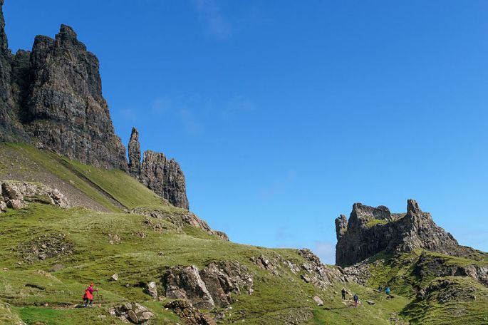 800px-The_Needle_and_The_Prison,_Quiraing,_Isle_of_Skye